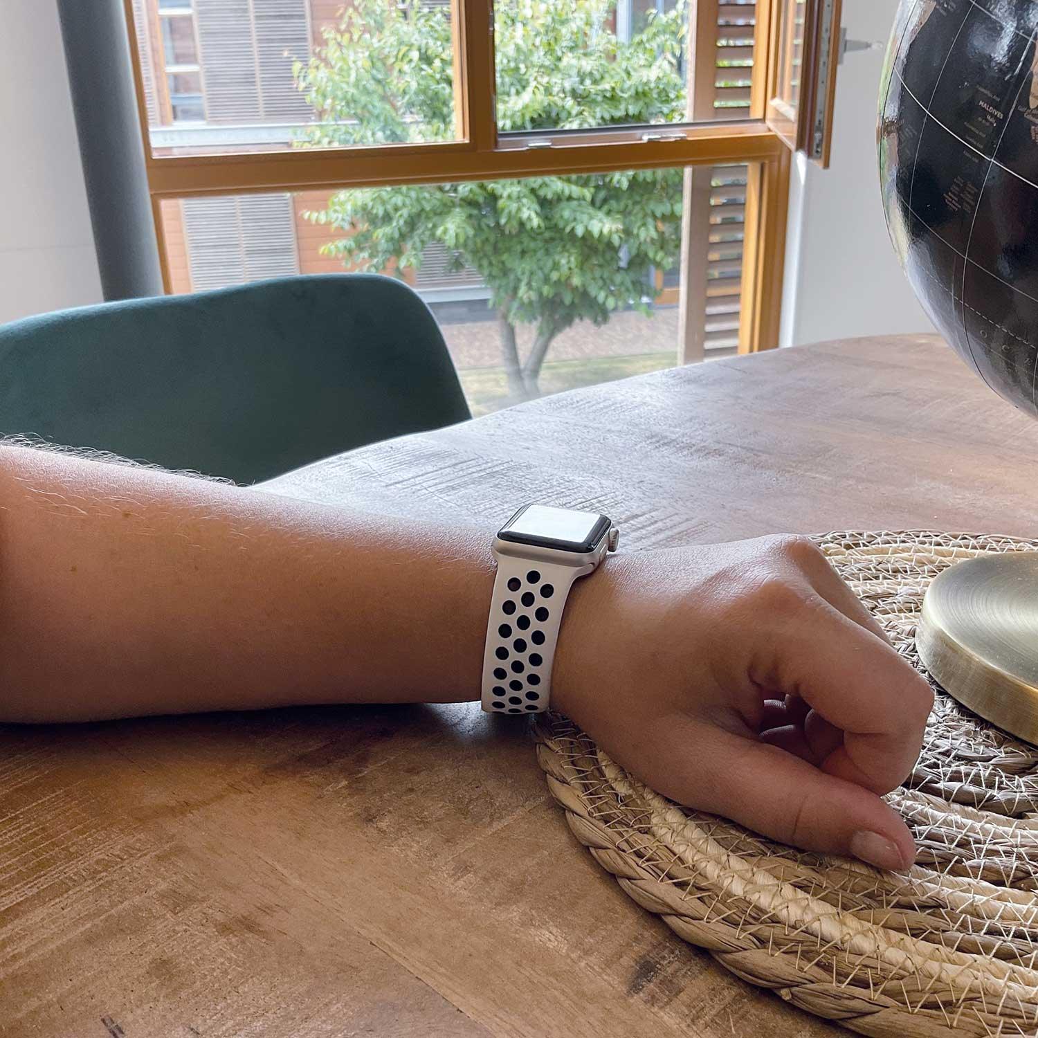 Apple Watch bandje Stryde - dubbel - siliconen - antiekwit zwart