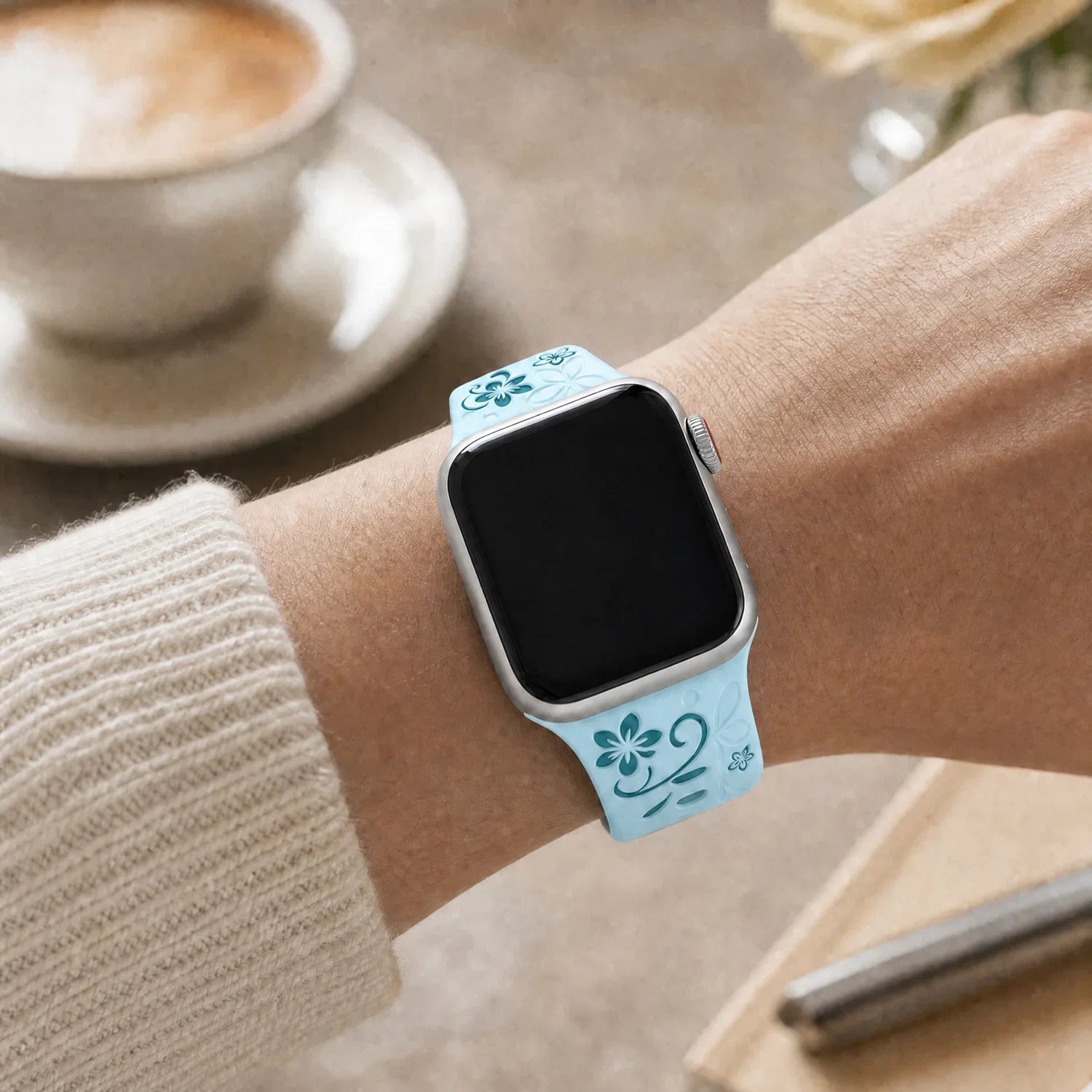 Apple Watch Livia bloemen print bandje - siliconen - lichtblauw