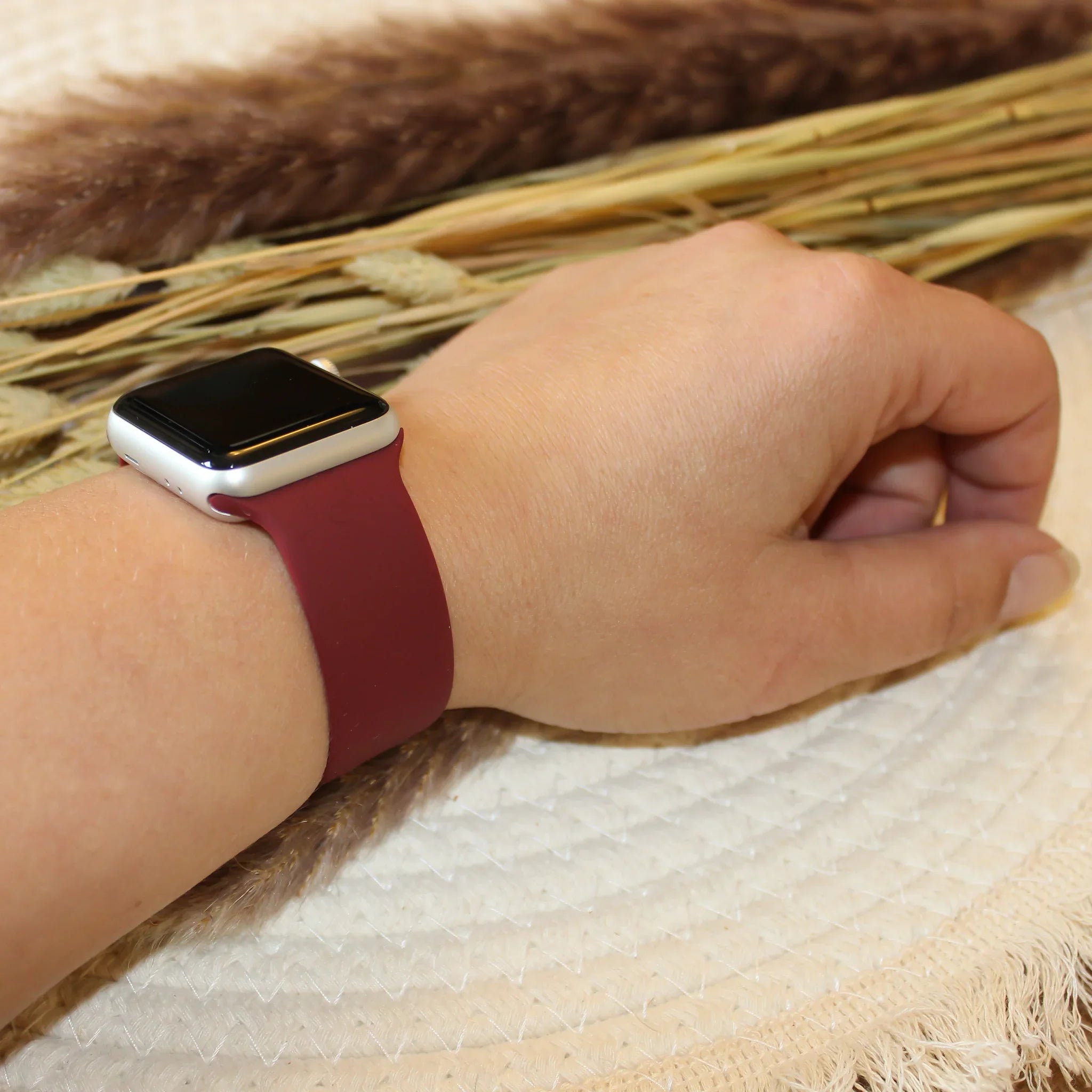 Apple Watch bandje - siliconen - solo loop - wijnrood