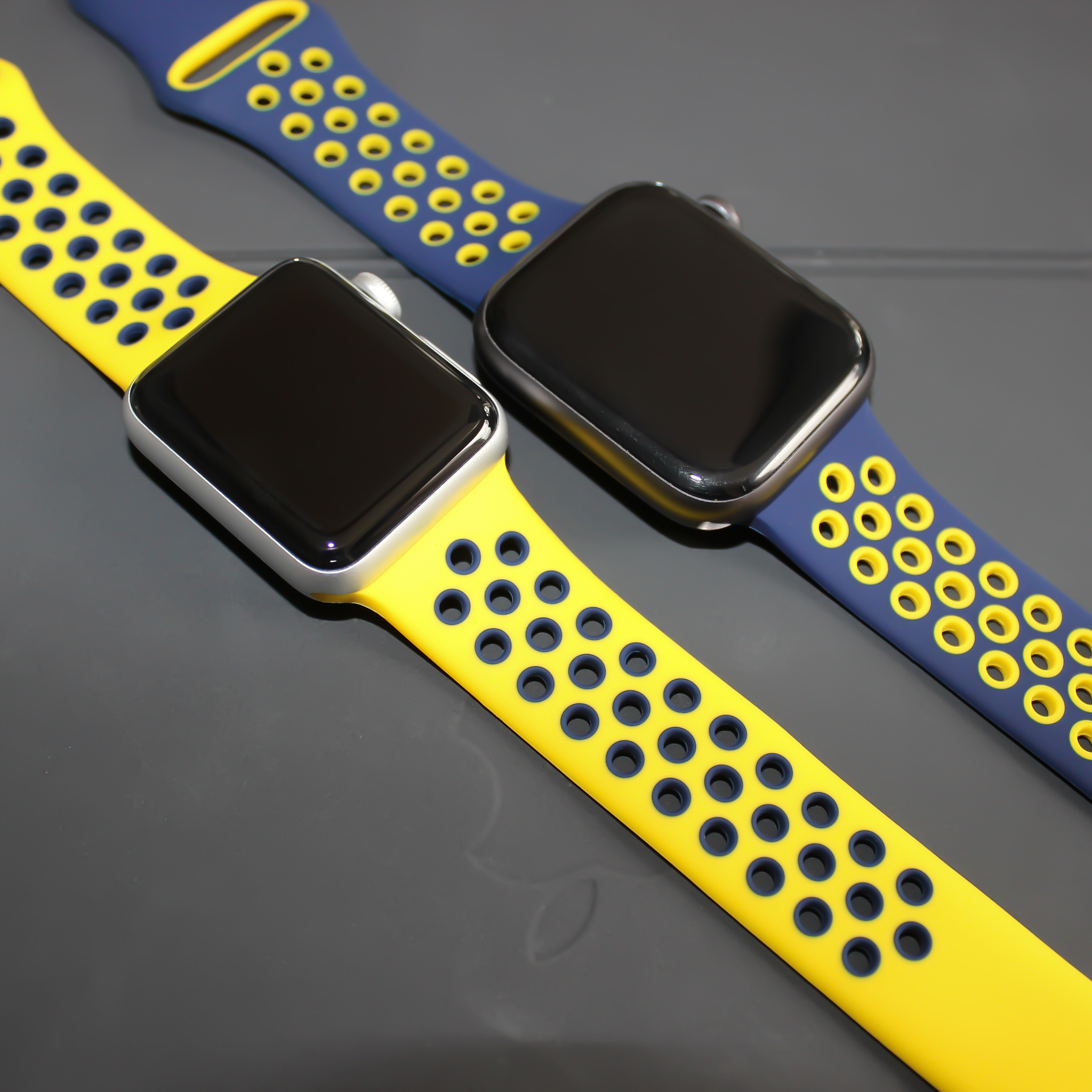 Apple Watch dubbel sport band - donkerblauw geel