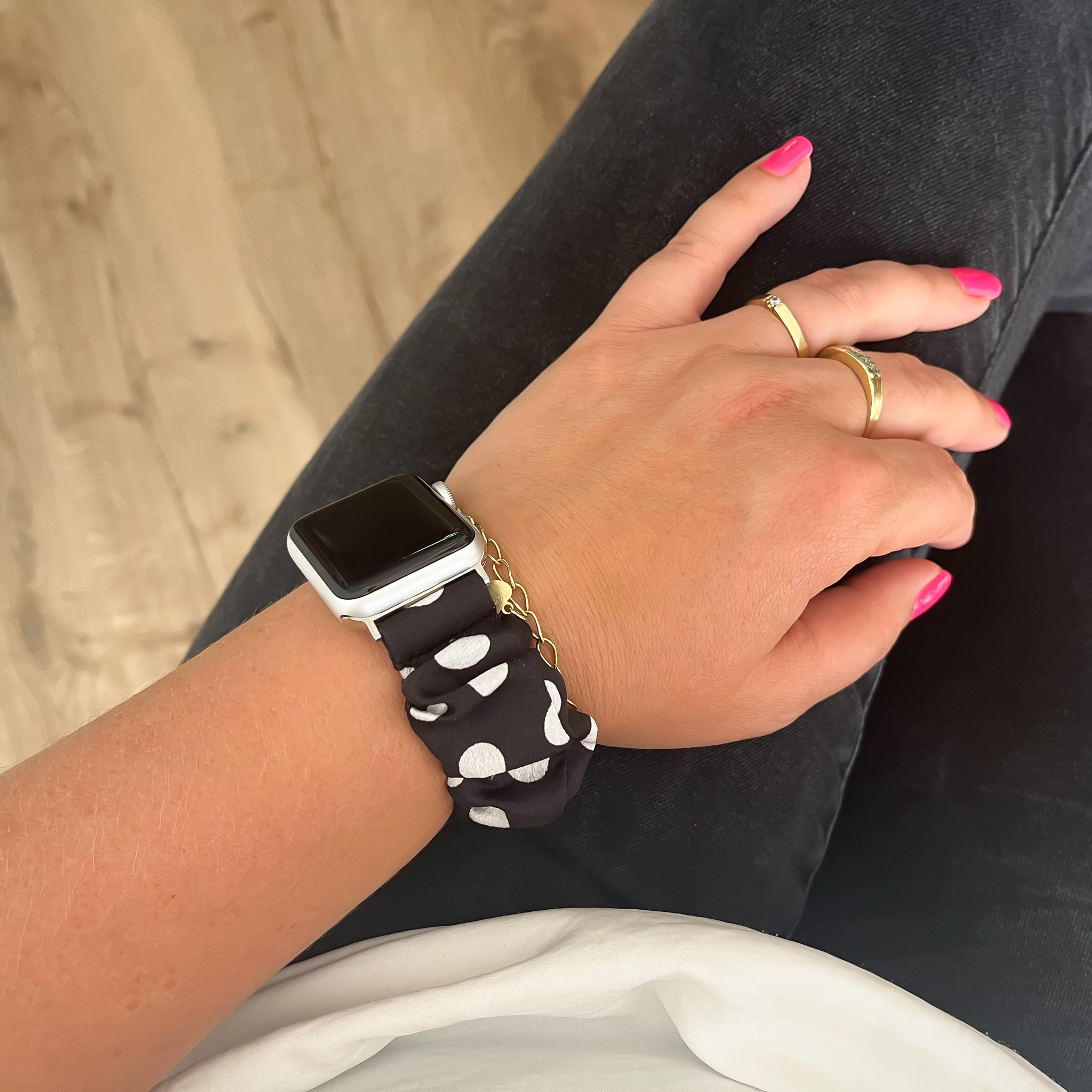 Apple Watch nylon scrunchie band - zwart met witte stippen