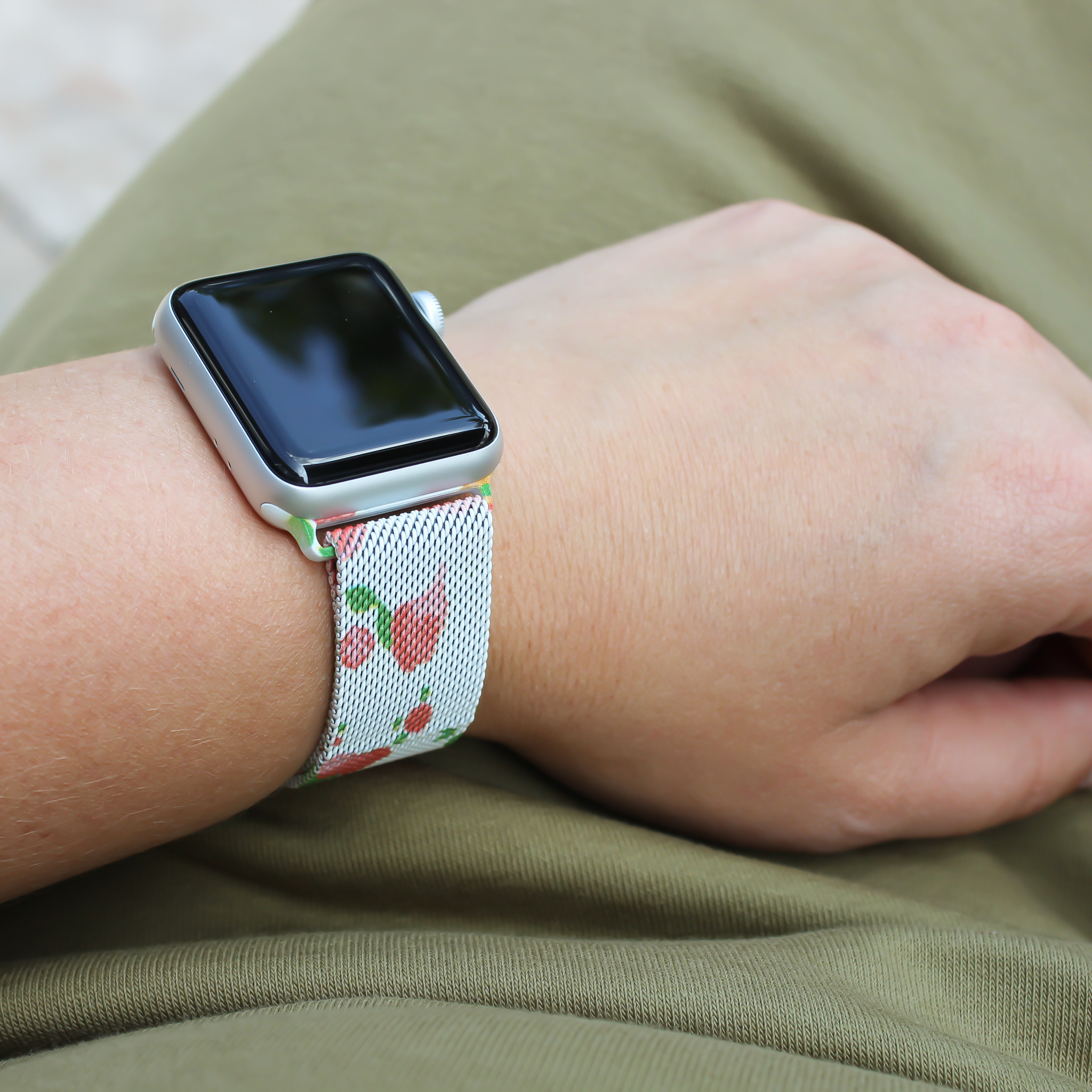 Apple Watch milanese band - pioen