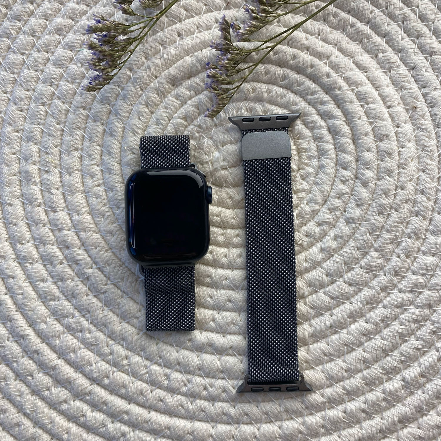 Apple watch milanese band - Space Gray - 7440849274287 - 123watches-space gray - sfeer - Voor ieder moment een bandje