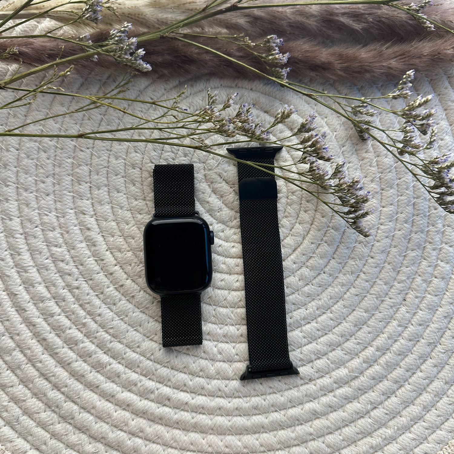 Apple watch milanese-band- zwart- 7434008442419 - 123watches - sfeerfoto