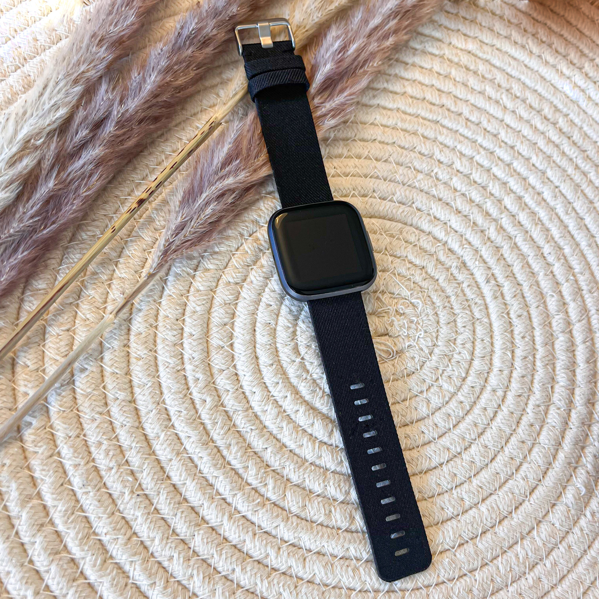 Fitbit Versa nylon gesp band - zwart
